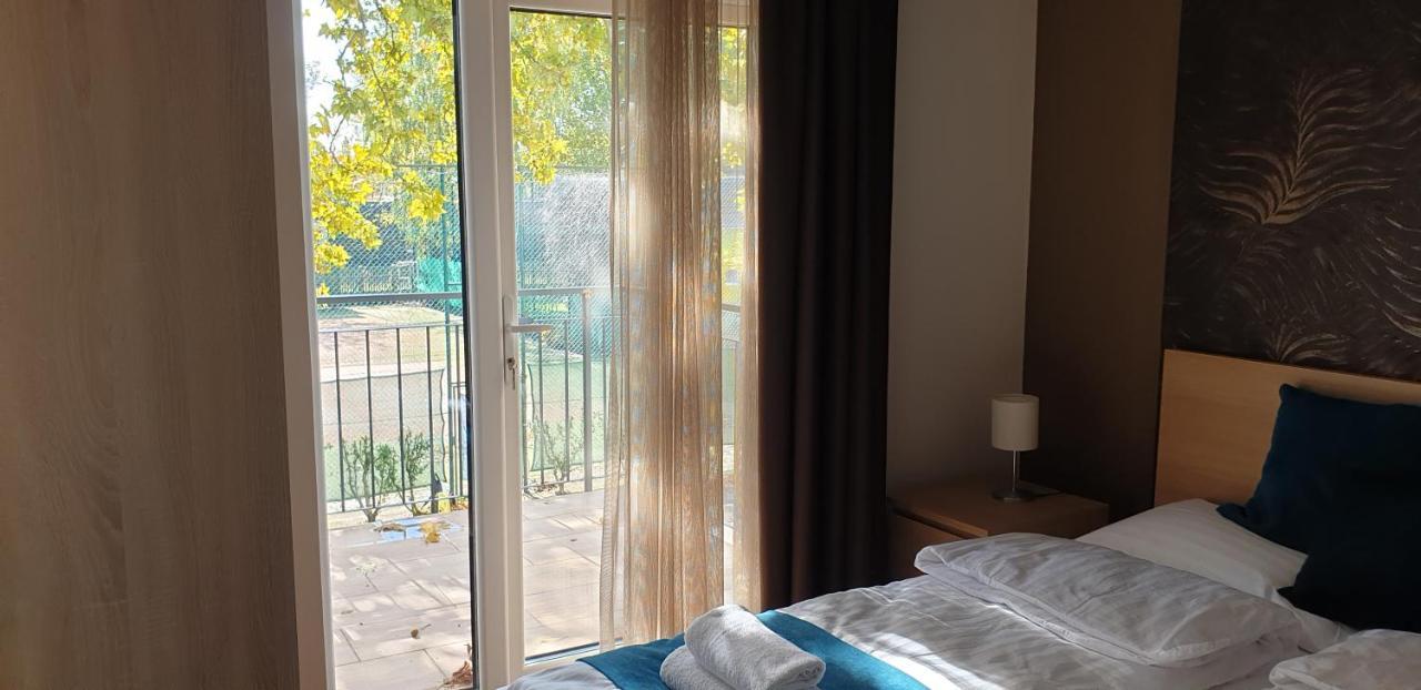 مبيت وإفطار Balatonmáriafürdő Garden Club Panzio المظهر الخارجي الصورة