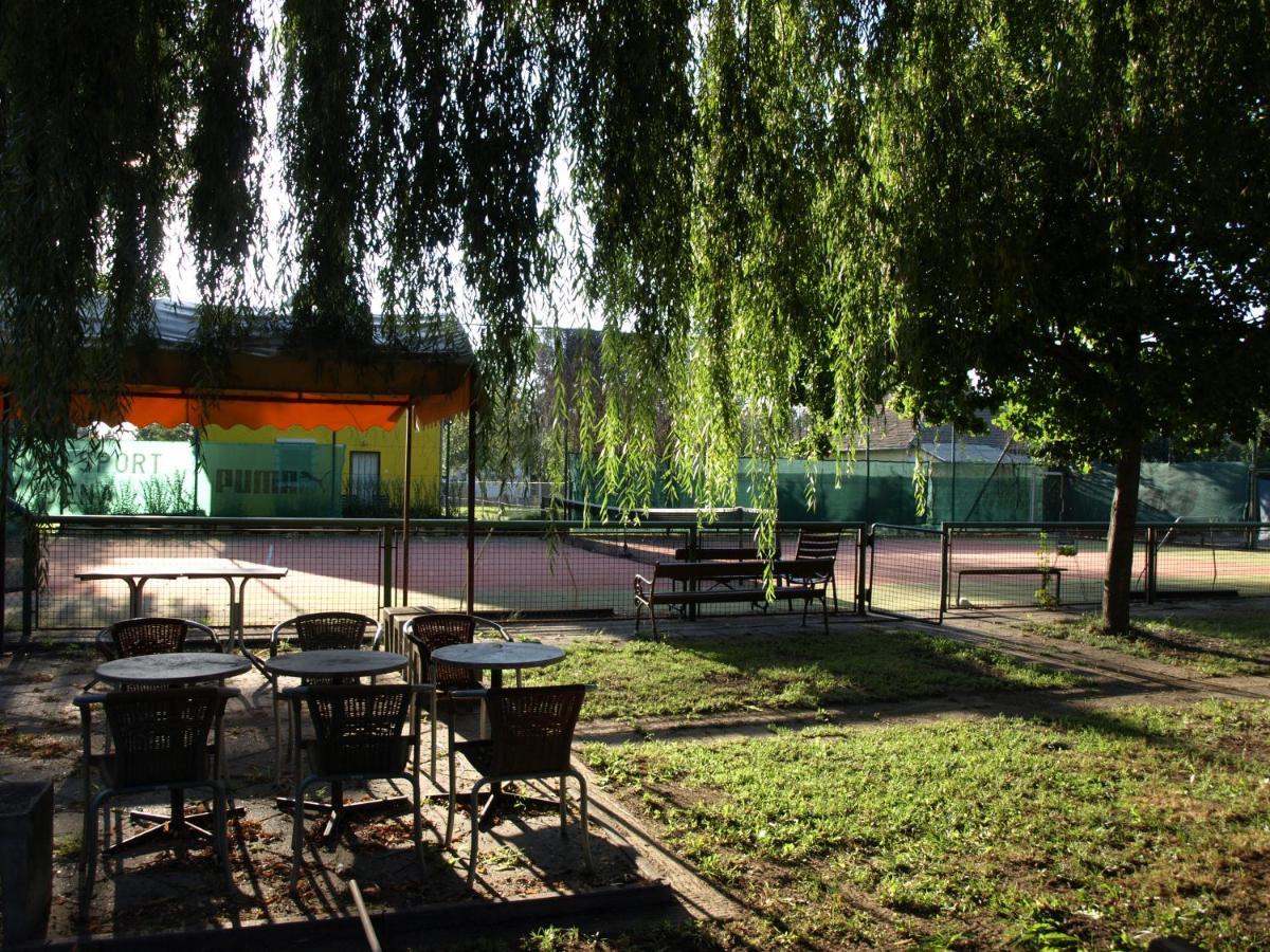 مبيت وإفطار Balatonmáriafürdő Garden Club Panzio المظهر الخارجي الصورة