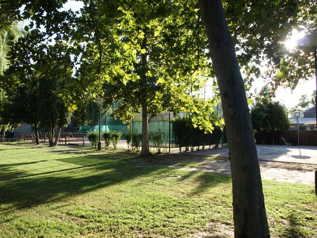 مبيت وإفطار Balatonmáriafürdő Garden Club Panzio المظهر الخارجي الصورة