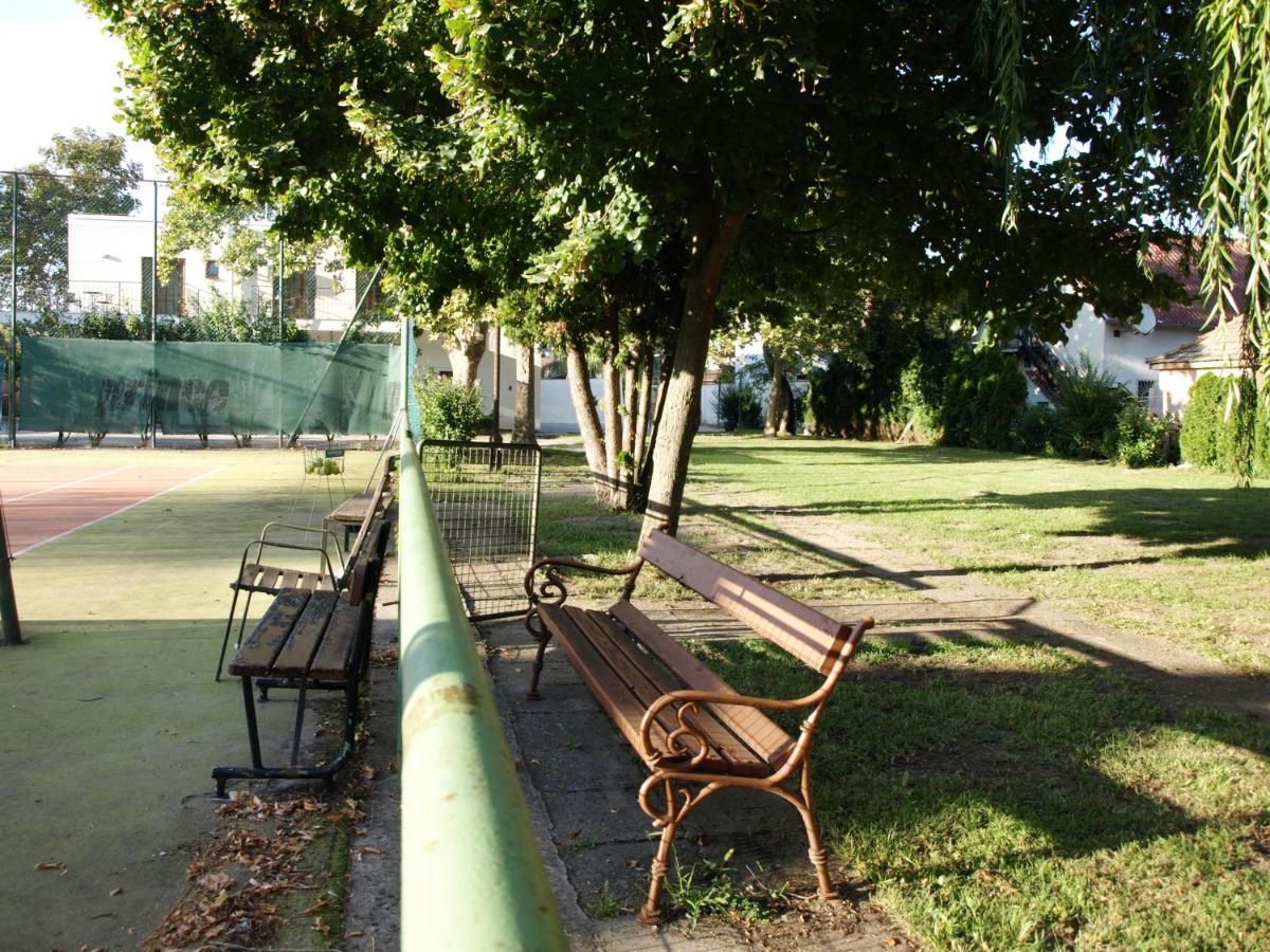 مبيت وإفطار Balatonmáriafürdő Garden Club Panzio المظهر الخارجي الصورة