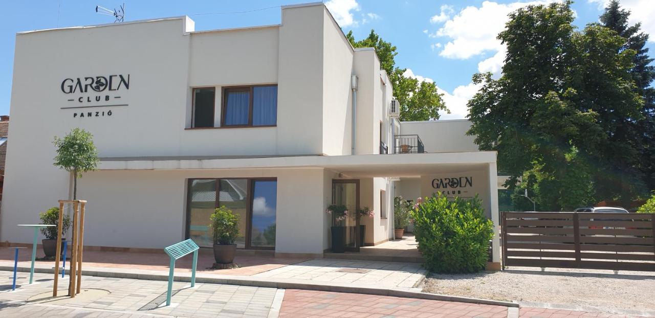 مبيت وإفطار Balatonmáriafürdő Garden Club Panzio المظهر الخارجي الصورة