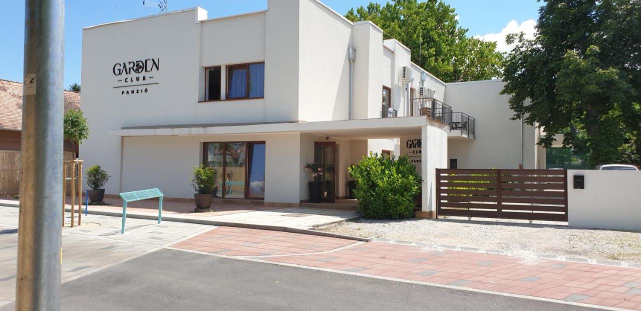 مبيت وإفطار Balatonmáriafürdő Garden Club Panzio المظهر الخارجي الصورة