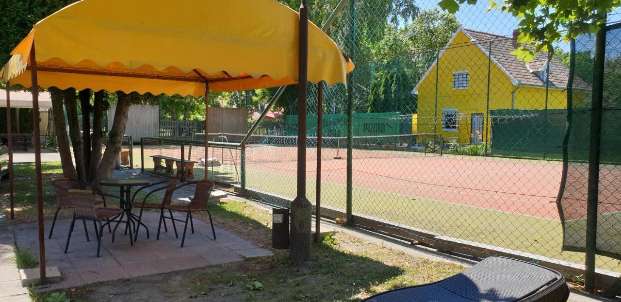 مبيت وإفطار Balatonmáriafürdő Garden Club Panzio المظهر الخارجي الصورة