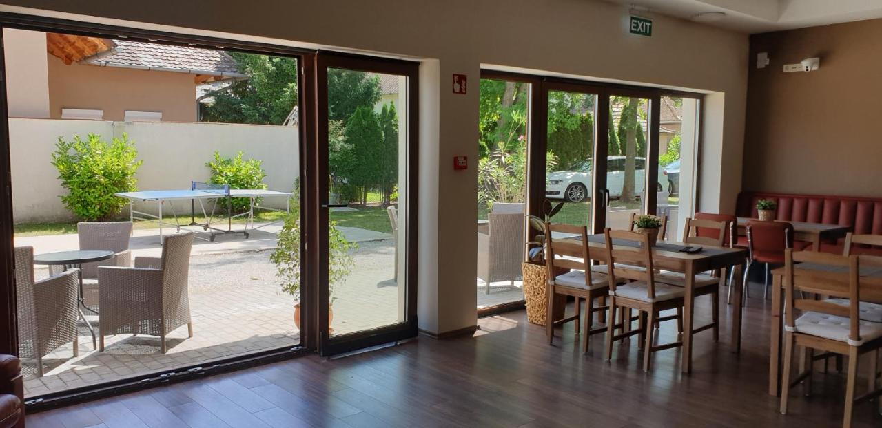 مبيت وإفطار Balatonmáriafürdő Garden Club Panzio المظهر الخارجي الصورة