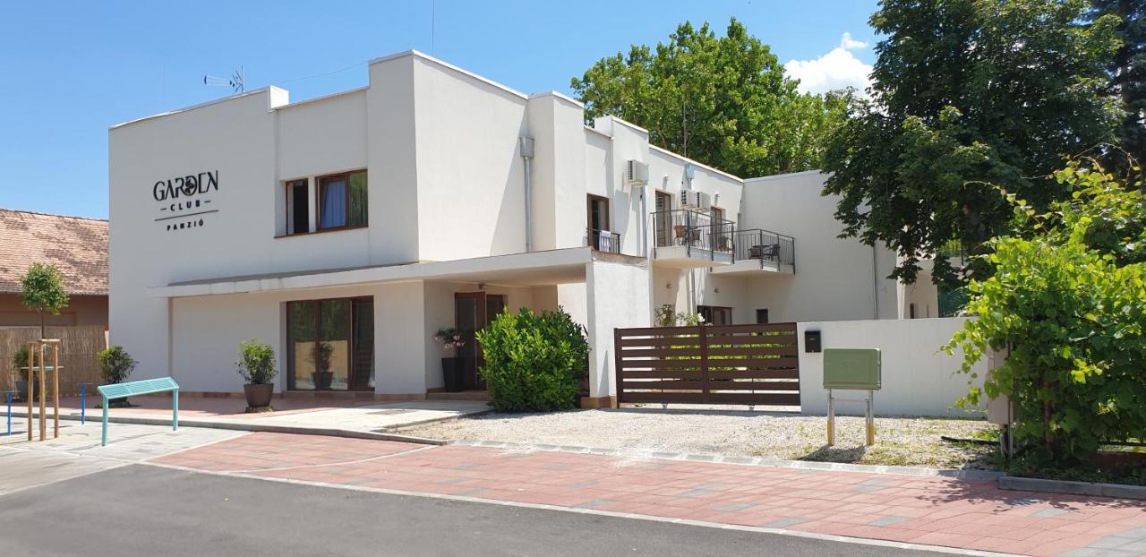 مبيت وإفطار Balatonmáriafürdő Garden Club Panzio المظهر الخارجي الصورة