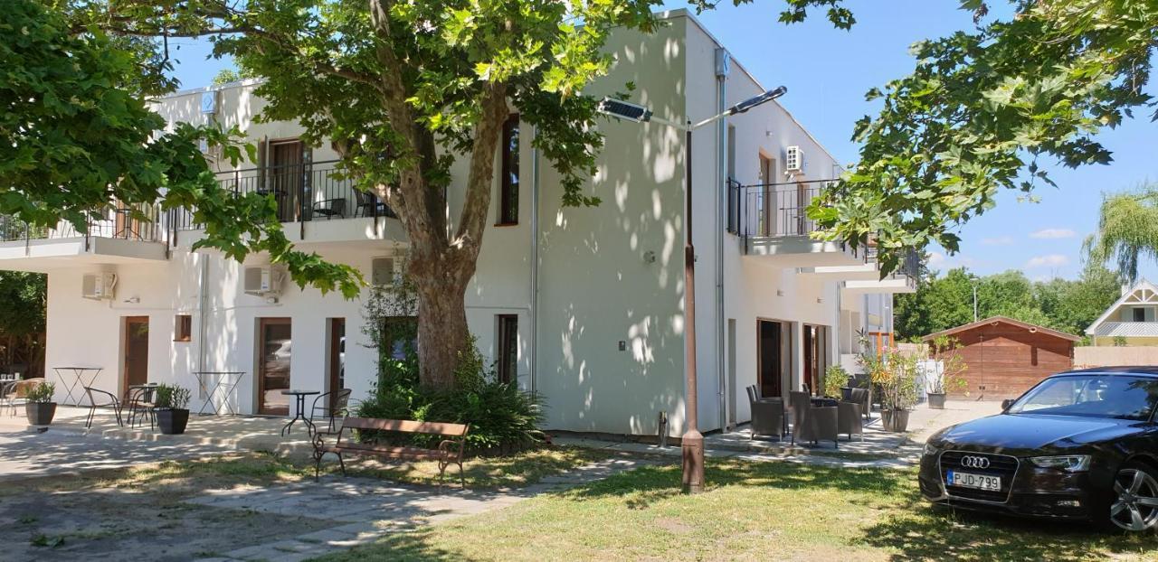 مبيت وإفطار Balatonmáriafürdő Garden Club Panzio المظهر الخارجي الصورة