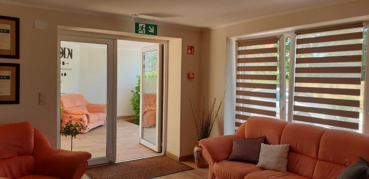 مبيت وإفطار Balatonmáriafürdő Garden Club Panzio المظهر الخارجي الصورة