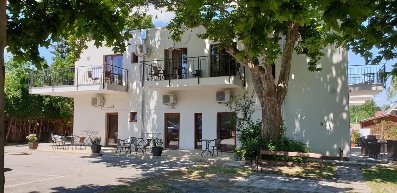 مبيت وإفطار Balatonmáriafürdő Garden Club Panzio المظهر الخارجي الصورة